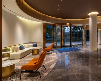 Holiday Inn Express Shenzhen Sports Center By IHG - Shenzhen - Building