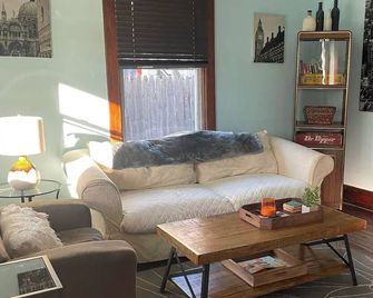 Updated & Charming Home in Loveland - Loveland - Living room