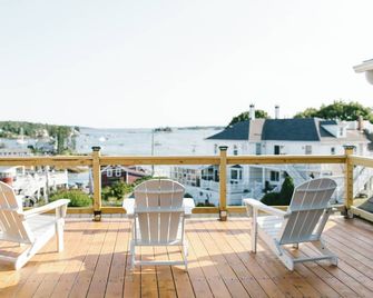 Boothbay Harbor King Suite - Room 1 at Greenleaf Inn - Balcony, Harbor Views! - Boothbay Harbor - Balcon