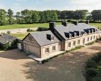 Manoir de 400 sqf near the see, Billard, Babyfoot & Sauna. Pets welcome ! - Sassetot-le-Mauconduit - Gebouw