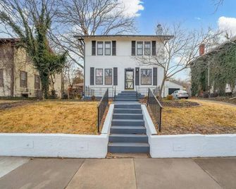 3 Bed 1 5 Bath Home in College Hill By Hospital - Wichita