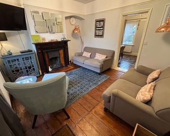 Spacious 3 bed holiday cottage in Hunstanton only 150 metres to the beach. - Hunstanton - Living room