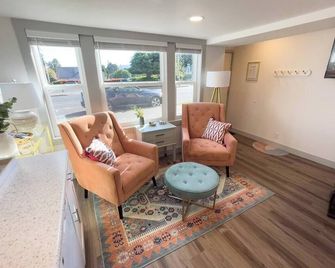 Downtown Studio | Small + Stylish | Near Wwu - Bellingham - Living room