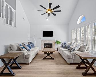 Newly remodeled home with attached garage and large yard - Allen - Living room