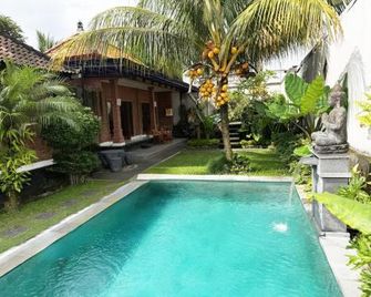 Krishna Homestay by ArthouseBali - Blahbatuh - Piscina