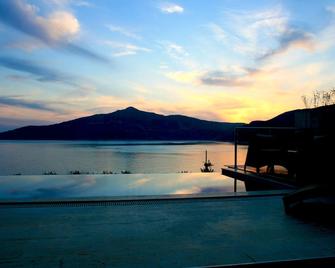 Luxury Villa with One of the Top 10 Views in The World - Kalkan - Alberca
