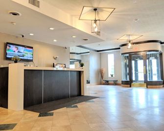 Royal Inn and Suites at Guelph - Guelph - Receptionist