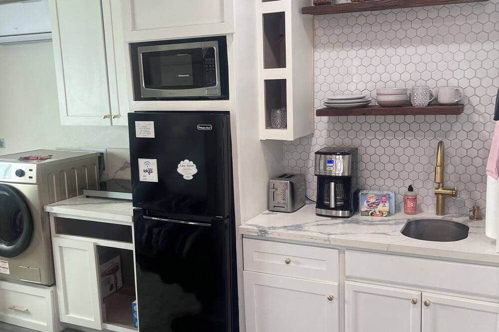 Charming 1-bedroom cottage in pleasant Rio Linda with WiFi, AC - Rio Linda - מטבח