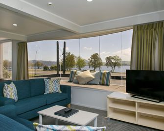 Anchorage Resort Taupo Nz - Taupo - Living room