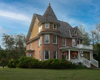 โคสต์ เรด เดียร์ โรงแรม - เรด เดียร์ - อาคาร