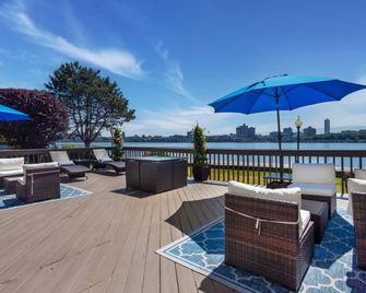 Comfort Inn Edgewater on Hudson River - Edgewater - Balcón
