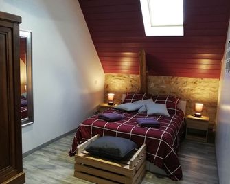 Le Potz' 1 Double Room - Tour-de-Faure - Спальня