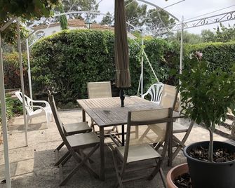 Large ground floor of a villa in the village, near the sea - La Cadière-d'Azur - Patio
