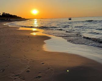 Fun w/Loft! Beach ~Nature Trails ~Grill~ Firepit ~Indiana Dunes National Park - Gary - Beach