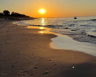 Fun w/Loft! Beach ~Nature Trails ~Grill~ Firepit ~Indiana Dunes National Park - Gary - Playa