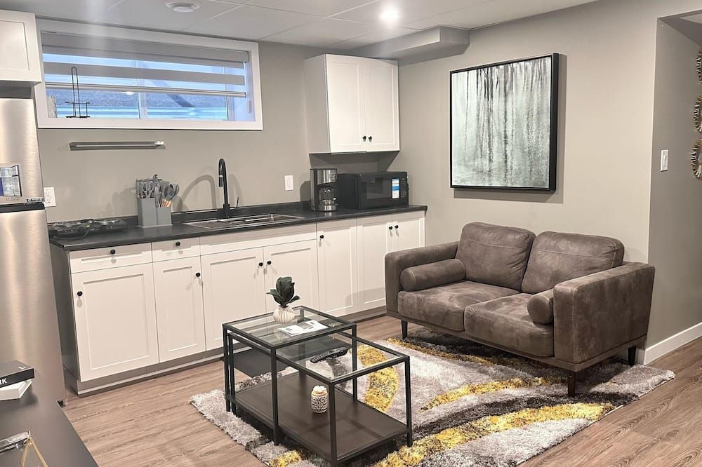 Entire Basement Suite in Winnipeg - Winnipeg - Kitchen