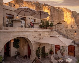 Serinn House - אורגופ - בניין