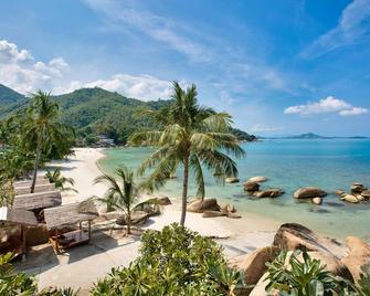 Crystal Bay Yacht Club Beach Resort - Ko Samui - Beach