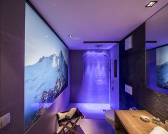 Post Hotel Paznaun - See - Bathroom
