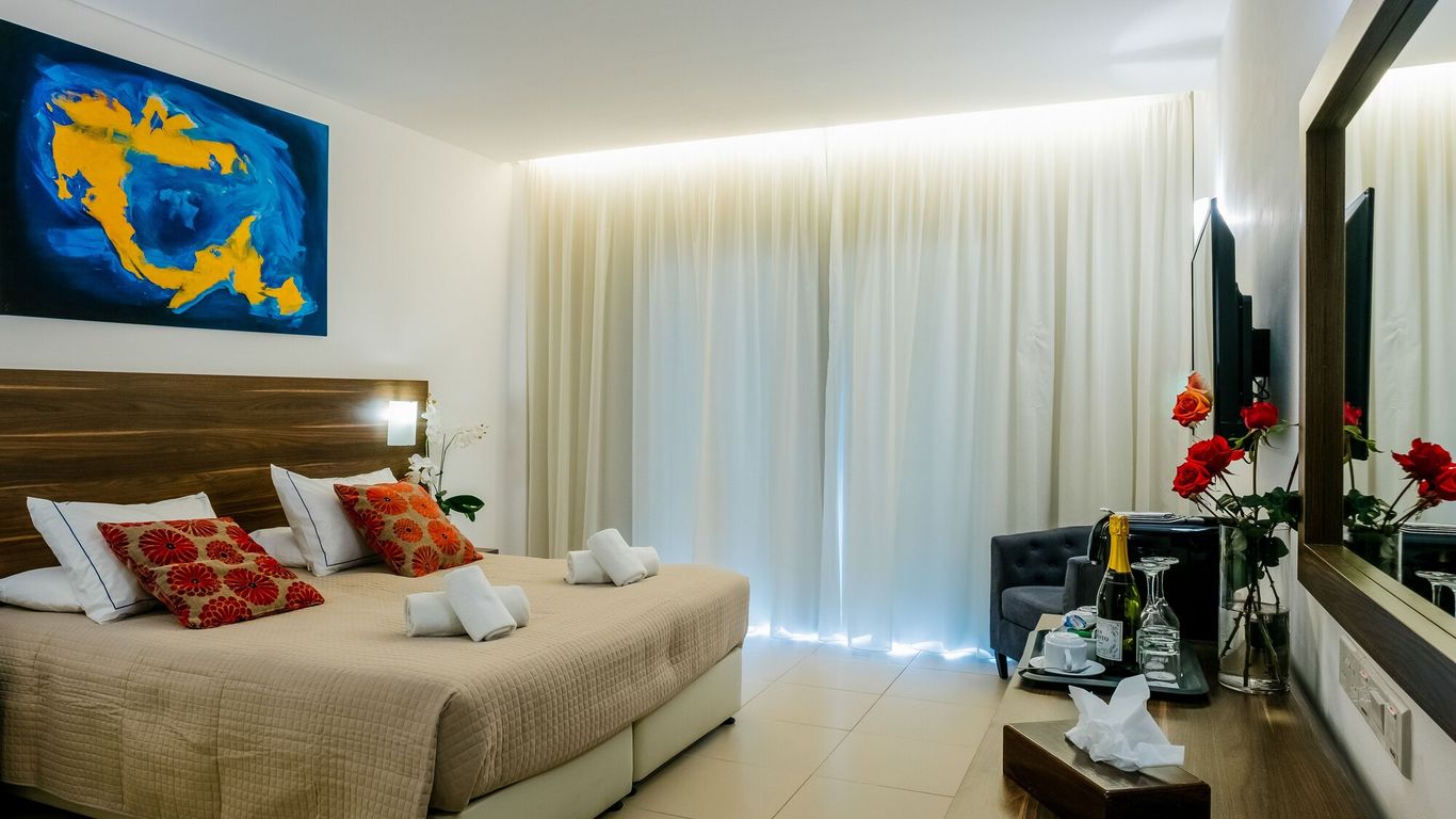 Theo Sunset Bay Hotel