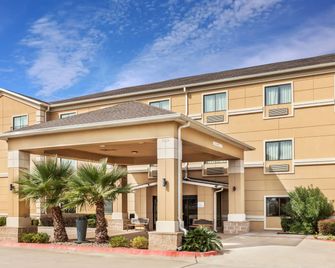 Grander Inn & Suites by IHG - טיילר - בניין