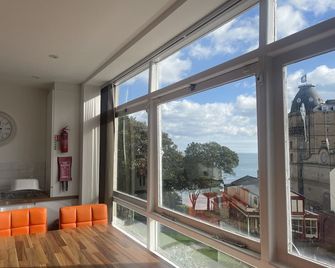 Harcourt Place - Scarborough - Balcony