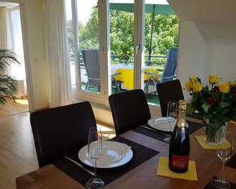 Enjoy a great holiday atmosphere right on the 'Swabian Sea'. - Friedrichshafen - Comedor