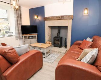 1 Orchard View - Hathersage - Living room