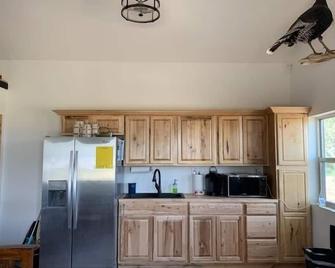 Old Raton Pass Base Camp With Loft Northern New Mexico Mountain Ranch On Colorado Border 1 Bedroom Cabin by RedAwning - Raton - Кухня