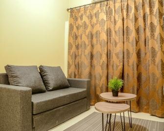 Big 2 Br (76 Sqm) Apartment Grand Palace/Pallazo Kemayoran - Yakarta - Sala de estar