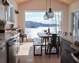Big Bear | hot tub | bord Lac Thomas - Saint-Didace - Dining room