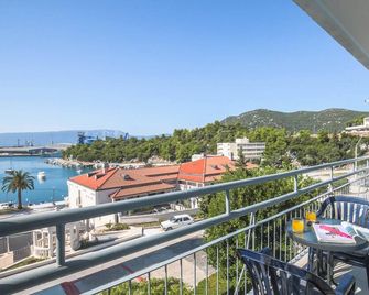 Cozy apartment in Ploce with WiFi - Ploce - Balcón