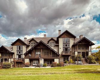 Location! Location!location! Luxurious Ski In/Out Jet-Set Condo newly Renovated - Hunter - Building