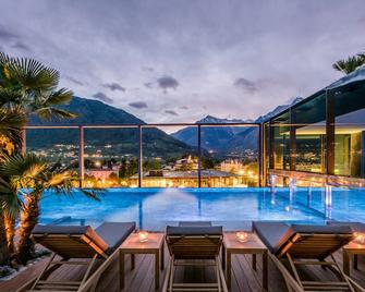 Hotel Therme Meran - Terme Merano - מראנו - בריכה
