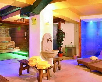 Hotel Dolomiti Schloss - Canazei
