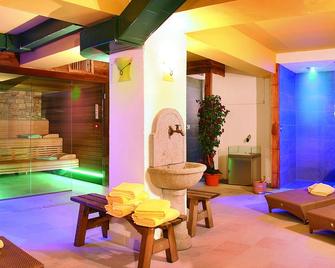 Hotel Dolomiti Schloss - Canazei