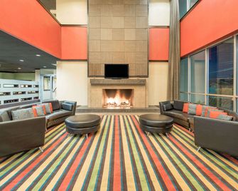 Wyndham Garden Midland - מידלנד - טרקלין