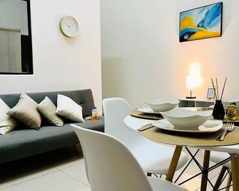 2 BD Modern Apartment Escalon, special for 3 people - San Salvador - Sala de jantar