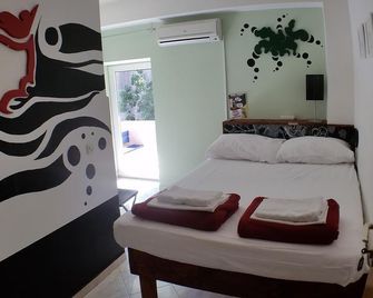 Lazy Monkey Hostel - זאדאר - חדר שינה