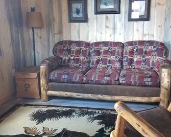 New log cabin, steps away from Yellowstone - Gardiner - Living room