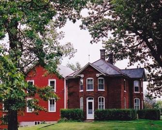 Strawberry Farm B and B - Muscatine - Edificio