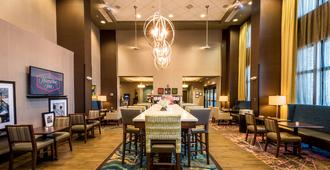 Hampton Inn & Suites Gulfport - Gulfport - Restaurang