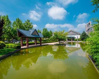 Grand Cloud View Hotel - Zibo - Schlafzimmer