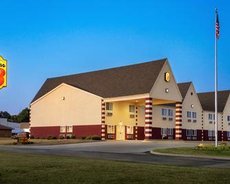 Super 8 by Wyndham Holton - Holton - Building