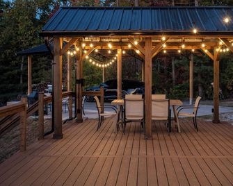 Secluded Mountain Getaway - 1 Cozy Tiny Home With Spectacular Views - Vonore - Patio