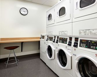 Element San Diego Mission Valley - San Diego - Laundry facility