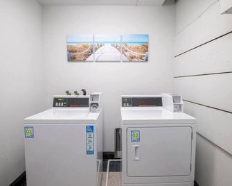 Vibes On Main - Modern Chic Studio In Downtown - Peoria - Laundry facility