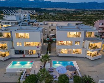 Apartments & Rooms Danivan Pool Villas B - Novalja - Edificio