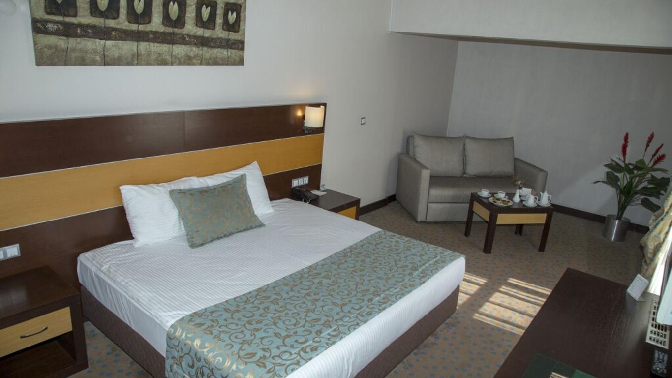 Mom Hotel