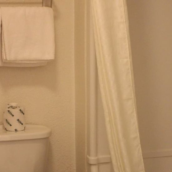 Bathroom view of Econo Lodge Paducah West I-24